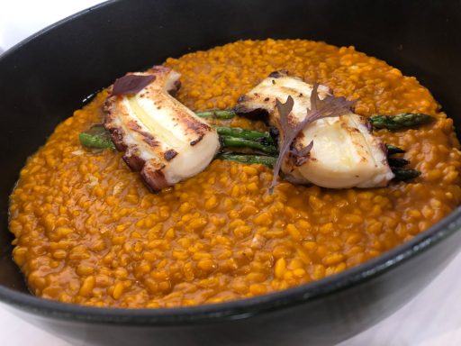 “Arroz con pulpo, trigueros y caldo de gamba roja listada”